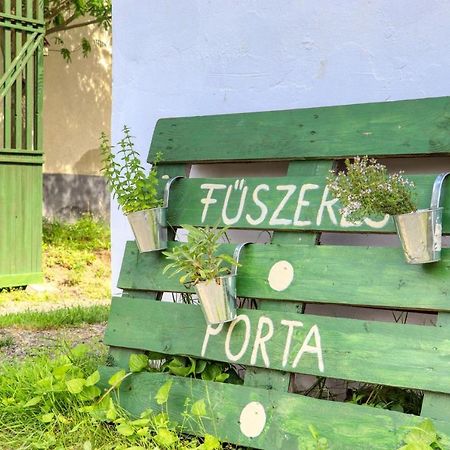 Fuszeres Porta Mihalyfa Exterior foto