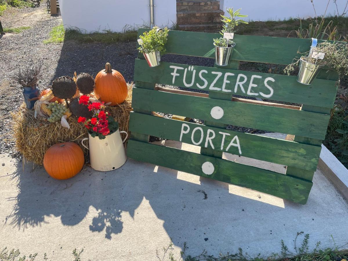 Fuszeres Porta Mihalyfa Exterior foto