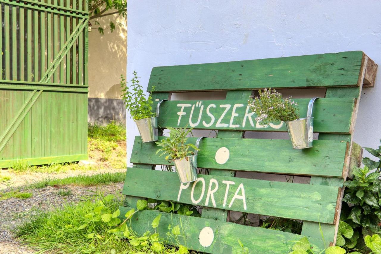 Fuszeres Porta Mihalyfa Exterior foto