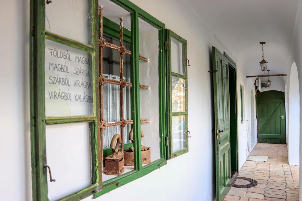 Fuszeres Porta Mihalyfa Exterior foto